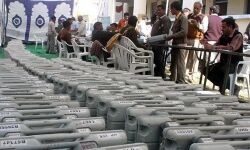 കേരളത്തിനു പുറമേ 96 മണ്ഡലങ്ങള് നാളെ ബൂത്തിലേക്ക് കേരളത്തിനു പുറമേ 96 മണ്ഡലങ്ങള് നാളെ ബൂത്തിലേക്ക്