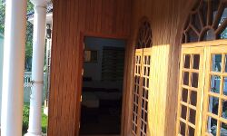 മാളയില്‍ വീട് കുത്തിത്തുറന്ന് കവര്‍ച്ച;  ഡയമണ്ട് ഉള്‍പ്പടെ 25 ലക്ഷം രൂപയുടെ നഷ്ടം