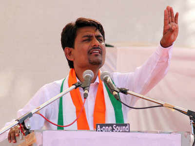 ഗുജറാത്ത്: കോണ്ഗ്രസിന് തിരിച്ചടി; അല്പേഷ് താക്കൂര് പാര്ട്ടി വിട്ടു ഗുജറാത്ത്: കോണ്ഗ്രസിന് തിരിച്ചടി; അല്പേഷ് താക്കൂര് പാര്ട്ടി വിട്ടു