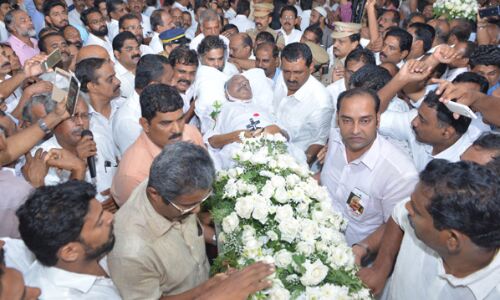 കെ എം മാണിക്ക് പാലായുടെ മടിത്തട്ടില്‍ അന്ത്യനിദ്ര