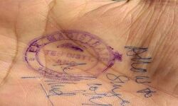 റോഡ് മുറിച്ചു കടക്കാന്‍ അനുമതി തേടിയ കശ്മീരിക്ക് കൈയ്യില്‍ സീലും ഒപ്പും;    പ്രതിഷേധിച്ച് സോഷ്യല്‍മീഡിയ