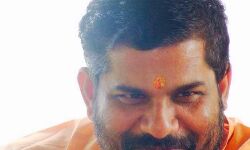 ബിജെപി നേതാക്കളും പോത്തിറച്ചി കഴിച്ച് നോമ്പുതുറക്കുന്ന നാടിത്;  കേരളത്തെ യുപിയോ ഗുജറാത്തോ ആക്കാനാവില്ലെന്ന് മോദിയോട് സ്വാമി സന്ദീപാനന്ദ ഗിരി