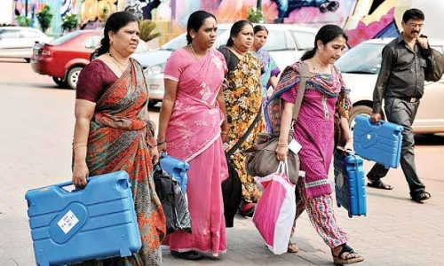 കൈക്കുഞ്ഞുങ്ങളുള്ള വനിതാ ഉദ്യോഗസ്ഥരെ തിരഞ്ഞെടുപ്പ് ഡ്യൂട്ടിയിൽ നിന്നൊഴിവാക്കണമെന്ന് ബാലാവകാശ കമ്മീഷൻ കൈക്കുഞ്ഞുങ്ങളുള്ള വനിതാ ഉദ്യോഗസ്ഥരെ തിരഞ്ഞെടുപ്പ് ഡ്യൂട്ടിയിൽ നിന്നൊഴിവാക്കണമെന്ന് ബാലാവകാശ കമ്മീഷൻ