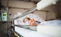 മൂന്ന് വയസ്സുകാരന് പരിക്കേറ്റ സംഭവം; കുറ്റം സമ്മതിച്ച് അമ്മ