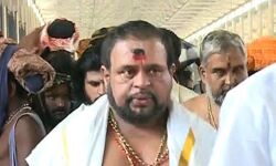 കണ്ഠരര് മോഹനര്‍ക്കെതിരെ പരാതിയുമായി അമ്മ