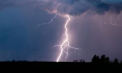 ഇടിമിന്നലോട് കൂടിയ ശക്തമായ മഴയ്ക്ക് സാധ്യത