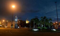 ശ്രീലങ്കയില് കര്ഫ്യൂ; 13 പേരെ അറസ്റ്റ് ചെയ്തു ശ്രീലങ്കയില് കര്ഫ്യൂ; 13 പേരെ അറസ്റ്റ് ചെയ്തു