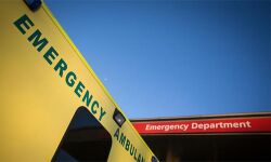 വയനാട് വോട്ടു ചെയ്യാന്‍ ക്യൂ നിന്ന യുവതി കുഴഞ്ഞു വീണു