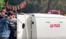 ബിജെപി റാലിയില് പങ്കെടുത്തവര്ക്കു പോലിസ് വാഹനത്തില് ഭക്ഷണ വിതരണം; അന്വേഷണത്തിനു ഉത്തരവ് ബിജെപി റാലിയില് പങ്കെടുത്തവര്ക്കു പോലിസ് വാഹനത്തില് ഭക്ഷണ വിതരണം; അന്വേഷണത്തിനു ഉത്തരവ്