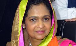 സണ്ണി ഡിയോളിന്റെ സ്ഥാനാര്ഥിത്വത്തിനെതിരേ മുന് കേന്ദ്രമന്ത്രി വിനോദ് ഖന്നയുടെ ഭാര്യ സണ്ണി ഡിയോളിന്റെ സ്ഥാനാര്ഥിത്വത്തിനെതിരേ മുന് കേന്ദ്രമന്ത്രി വിനോദ് ഖന്നയുടെ ഭാര്യ