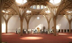 യൂറോപ്പിലെ ആദ്യ പരിസ്ഥിതി സൗഹൃദ മസ്ജിദ് പ്രാര്ഥനക്കായി തുറന്നു നല്കി യൂറോപ്പിലെ ആദ്യ പരിസ്ഥിതി സൗഹൃദ മസ്ജിദ് പ്രാര്ഥനക്കായി തുറന്നു നല്കി