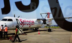 മുംബൈയില്‍ ലാന്‍ഡിംഗിനിടെ വിമാനം റണ്‍വേയില്‍ നിന്ന് തെന്നി