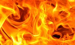 എടവണ്ണപ്പാറ ബസ് സ്റ്റാന്റില്‍ തീപ്പിടിത്തം; ബേക്കറി കത്തിനശിച്ചു