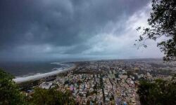 ഫോനി ചുഴലിക്കാറ്റ് ഒഡിഷ തീരത്തേക്ക്; 11 ലക്ഷം പേരെ ഒഴിപ്പിച്ചു ഫോനി ചുഴലിക്കാറ്റ് ഒഡിഷ തീരത്തേക്ക്; 11 ലക്ഷം പേരെ ഒഴിപ്പിച്ചു