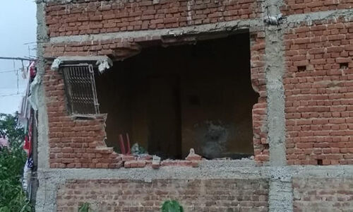 ജാര്‍ഖണ്ഡില്‍ അമിത് ഷായുടെ റാലിക്ക് മുമ്പ് ബിജെപി ഓഫിസ് മാവോവാദികള്‍ ബോംബിട്ടു