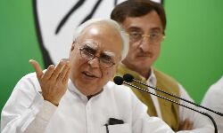 നോട്ട് നിരോധന സമയത്ത് ബിജെപി ആസ്ഥാനത്തു പഴയ നോട്ടുകള് മാറ്റിക്കൊടുത്തുവെന്ന്; വീഡിയോ പുറത്തു വിട്ട് കപില് സിബല് നോട്ട് നിരോധന സമയത്ത് ബിജെപി ആസ്ഥാനത്തു പഴയ നോട്ടുകള് മാറ്റിക്കൊടുത്തുവെന്ന്; വീഡിയോ പുറത്തു വിട്ട് കപില് സിബല്