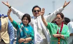 എസ്പി സ്ഥാനാര്ഥിയായ ഭാര്യക്കായി പ്രചാരണം നടത്തിയതിനെ ന്യായീകരിച്ച് ശത്രുഘ്നന് സിന്ഹ എസ്പി സ്ഥാനാര്ഥിയായ ഭാര്യക്കായി പ്രചാരണം നടത്തിയതിനെ ന്യായീകരിച്ച് ശത്രുഘ്നന് സിന്ഹ