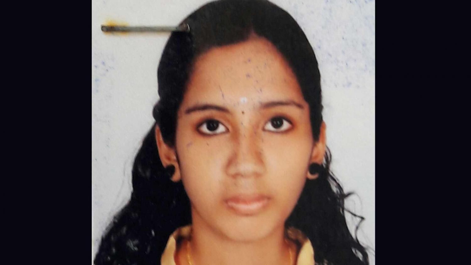 കോളേജ് വിദ്യാര്ഥിനിയെ ഹോസ്റ്റലില് തൂങ്ങിമരിച്ച നിലയില് കണ്ടെത്തി കോളേജ് വിദ്യാര്ഥിനിയെ ഹോസ്റ്റലില് തൂങ്ങിമരിച്ച നിലയില് കണ്ടെത്തി