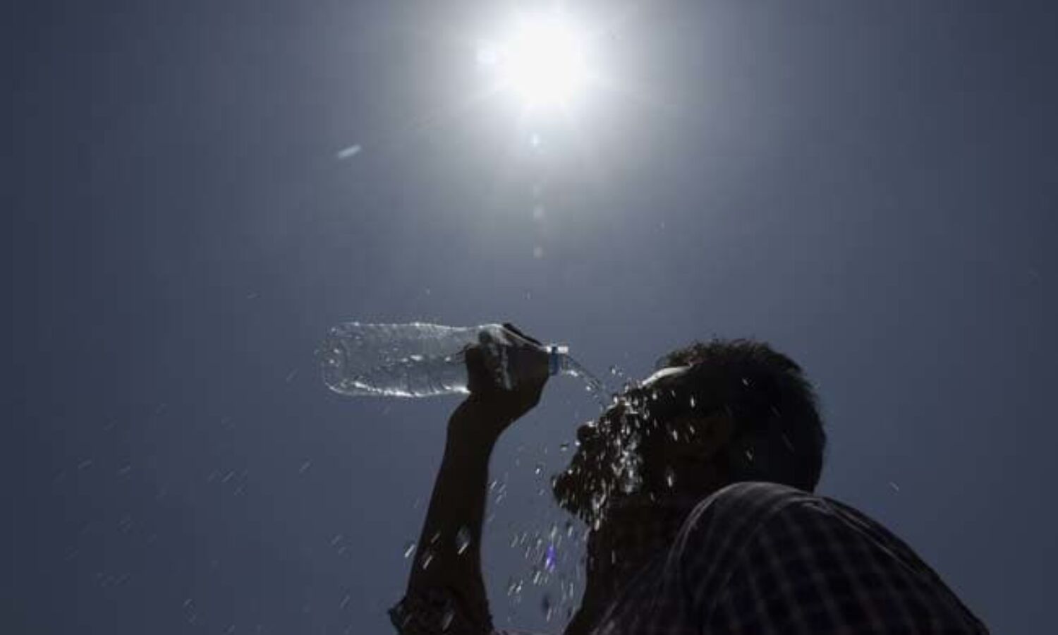 തിരഞ്ഞെടുപ്പ് ചൂടിനൊപ്പം കഠിന വെയിലും; സ്ഥാനാര്ഥികള് മുന്കരുതലെടുക്കണമെന്ന് ആരോഗ്യവകുപ്പ് തിരഞ്ഞെടുപ്പ് ചൂടിനൊപ്പം കഠിന വെയിലും; സ്ഥാനാര്ഥികള് മുന്കരുതലെടുക്കണമെന്ന് ആരോഗ്യവകുപ്പ്