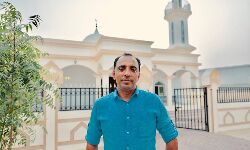 നോമ്പു തുറ: 700ഓളം തൊഴിലാളികള്ക്കു ആശ്വാസമായി സജി ചെറിയാന് നിര്മിച്ച പളളി നോമ്പു തുറ: 700ഓളം തൊഴിലാളികള്ക്കു ആശ്വാസമായി സജി ചെറിയാന് നിര്മിച്ച പളളി