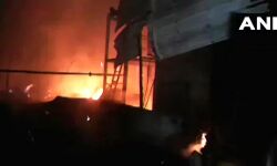 ബംഗാളില്‍ ഫാക്ടറിയില്‍ വന്‍ തീപ്പിടിത്തം; യന്ത്രങ്ങളും മേല്‍ക്കൂരയും കത്തിനശിച്ചു