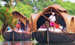 വേനല് കനത്തതോടെ കുട്ടനാട്ടിലേക്ക് സഞ്ചാരികളുടെ ഒഴുക്ക് വേനല് കനത്തതോടെ കുട്ടനാട്ടിലേക്ക് സഞ്ചാരികളുടെ ഒഴുക്ക്