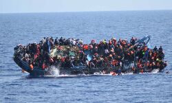 അഭയാര്ത്ഥികളുമായി സഞ്ചരിച്ച ബോട്ട് മുങ്ങി; 65 മരണം അഭയാര്ത്ഥികളുമായി സഞ്ചരിച്ച ബോട്ട് മുങ്ങി; 65 മരണം