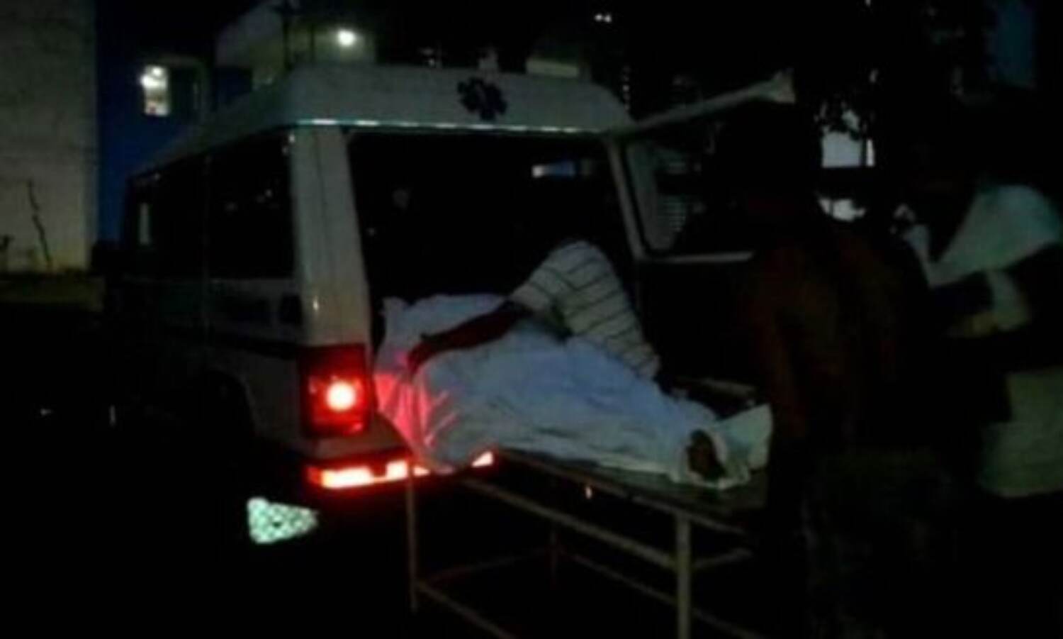 വോട്ടെടുപ്പ് നടക്കാനിരിക്കെ ബംഗാളില് ബിജെപി പ്രവര്ത്തകനെ കൊല്ലപ്പെട്ട നിലയില് കണ്ടെത്തി വോട്ടെടുപ്പ് നടക്കാനിരിക്കെ ബംഗാളില് ബിജെപി പ്രവര്ത്തകനെ കൊല്ലപ്പെട്ട നിലയില് കണ്ടെത്തി