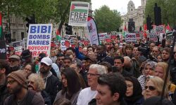 ഫലസ്തീന് ജനതയ്ക്ക് പിന്തുണയുമായി ലണ്ടനില് ആയിരങ്ങളുടെ മാര്ച്ച് ഫലസ്തീന് ജനതയ്ക്ക് പിന്തുണയുമായി ലണ്ടനില് ആയിരങ്ങളുടെ മാര്ച്ച്