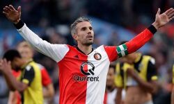 ഡച്ച് ഇതിഹാസം വാന്‍ പേഴ്‌സി വിരമിച്ചു