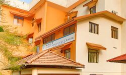 സമരം ഒത്തുതീർന്നു; മുക്കം ആയുർവേദ കോളജിൽ നാളെ ക്ലാസ് തുടങ്ങും