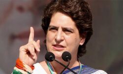 മോദി അനുകൂല മുദ്രാവാക്യം വിളിച്ച ബിജെപി പ്രവര്‍ത്തകരെ പാട്ടിലാക്കി പ്രിയങ്ക