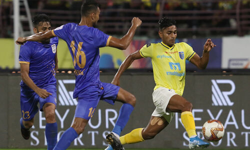 മുംബൈയ്ക്കു മുന്നില്‍ അടി പതറി കേരള ബ്ലാസ്റ്റേഴ്‌സ്