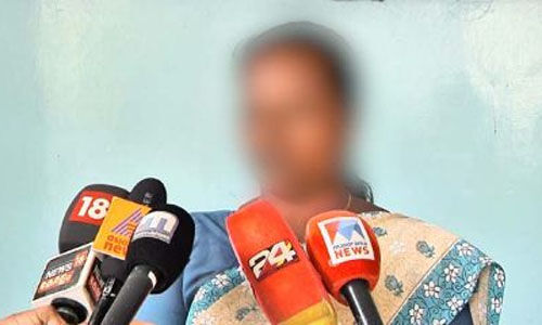 പോലിസില് വിശ്വാസമില്ലെന്ന് വാളയാറിലെ പെണ്കുട്ടികളുടെ അമ്മ പോലിസില് വിശ്വാസമില്ലെന്ന് വാളയാറിലെ പെണ്കുട്ടികളുടെ അമ്മ