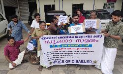 തൊഴില്‍, പി എസ് സി പരിശീലനം രണ്ടാംനിലയില്‍; പ്രതിഷേധവുമായി ഭിന്നശേഷിക്കാര്‍