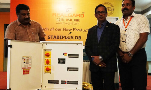 കേന്ദ്രീകൃത വോള്ട്ടേജ് സംരക്ഷണ സംവിധാനത്തോടു കൂടിയ ഡിസ്ട്രിബ്യൂഷന് ബോക്സുമായി റിയല് ഗാര്ഡ് കേന്ദ്രീകൃത വോള്ട്ടേജ് സംരക്ഷണ സംവിധാനത്തോടു കൂടിയ ഡിസ്ട്രിബ്യൂഷന് ബോക്സുമായി റിയല് ഗാര്ഡ്