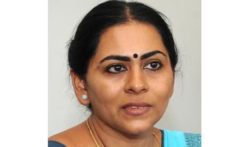 മേയര് സൗമിനി ജെയിനെ മാറ്റാത്തതിനെച്ചൊല്ലി ഇന്ദിരാഗാന്ധി അനുസ്മരണ യോഗത്തില് കയ്യാങ്കളി മേയര് സൗമിനി ജെയിനെ മാറ്റാത്തതിനെച്ചൊല്ലി ഇന്ദിരാഗാന്ധി അനുസ്മരണ യോഗത്തില് കയ്യാങ്കളി