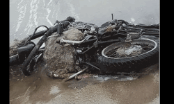 കടലാക്രമണത്തില്‍ പൊങ്ങിവന്നത് രണ്ടുവര്‍ഷം മുമ്പ് കുഴിച്ചിട്ട ബുള്ളറ്റ് ബൈക്ക്;  തൊണ്ടിമുതലെന്ന് പോലിസ്