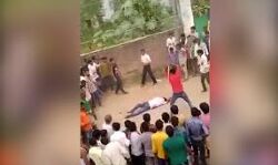 ഭാര്യയെ വെട്ടിക്കൊന്നയാളെ ജനക്കൂട്ടം തല്ലിക്കൊന്നു