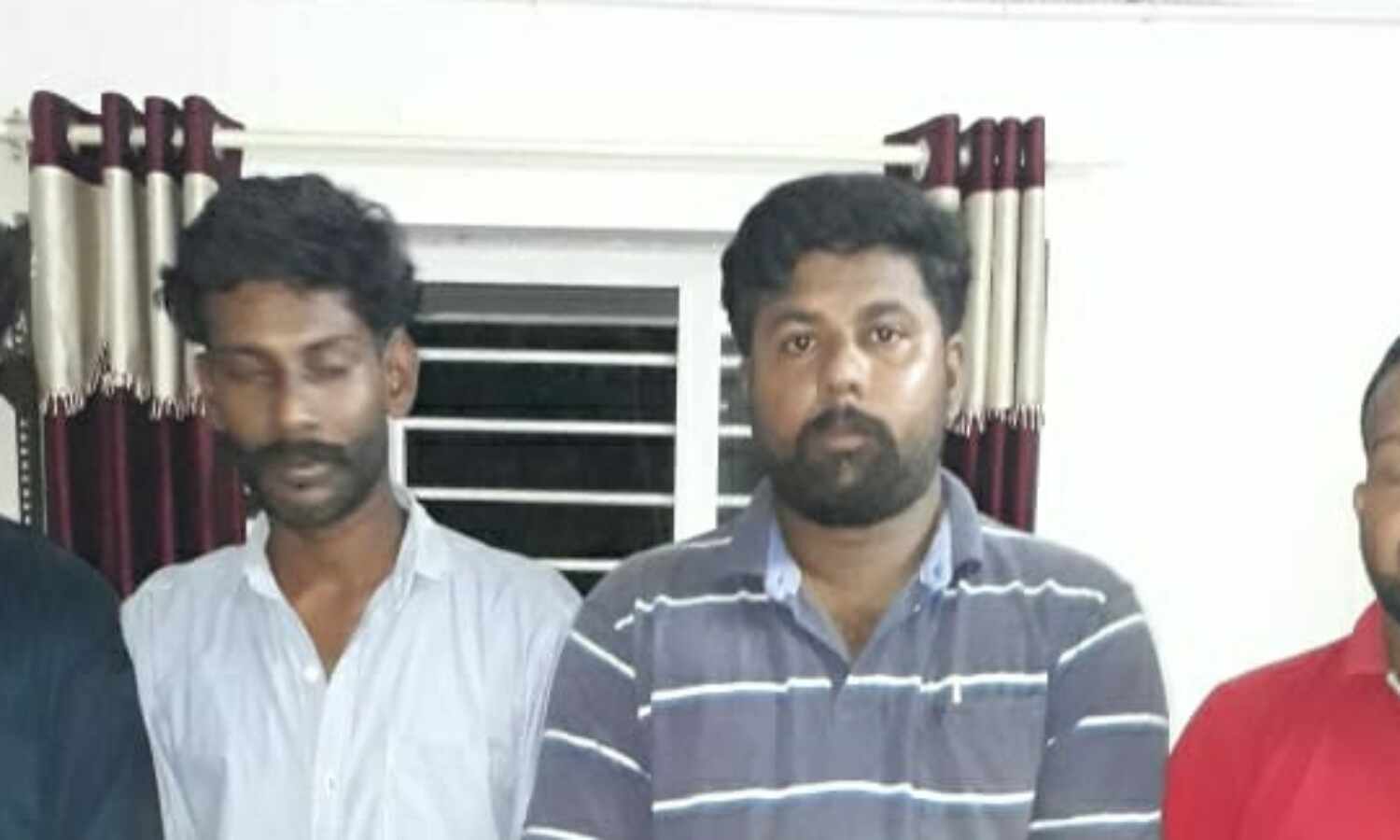 മുക്കുപണ്ടം പണയംവച്ച് തട്ടിപ്പ് നടത്തുന്ന സംഘത്തിലെ നാലുപേര് അറസ്റ്റില് മുക്കുപണ്ടം പണയംവച്ച് തട്ടിപ്പ് നടത്തുന്ന സംഘത്തിലെ നാലുപേര് അറസ്റ്റില്