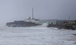 മഹാ ചുഴലിക്കാറ്റ്; മഹാരാഷ്ട്രയിലും ഗുജറാത്തിലും ജാഗ്രത, മല്‍സ്യത്തൊഴിലാളികള്‍ക്ക് മുന്നറിയിപ്പ്