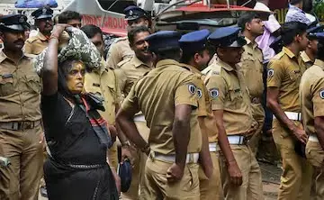 ശബരിമല തീര്ത്ഥാടനം: പോലിസ് സുരക്ഷാസംവിധാനം ശക്തിപ്പെടുത്തി ശബരിമല തീര്ത്ഥാടനം: പോലിസ് സുരക്ഷാസംവിധാനം ശക്തിപ്പെടുത്തി