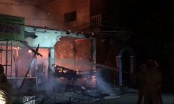 കൊട്ടിയൂരില്‍ തീപ്പിടിത്തം; കടകള്‍ കത്തിനശിച്ചു, ലക്ഷങ്ങളുടെ നഷ്ടം(വീഡിയോ)