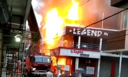 കരുനാഗപ്പള്ളി തുപ്പാശേരില് വസ്ത്ര വ്യാപാരശാലയ്ക്ക് തീപ്പിടിച്ചു കരുനാഗപ്പള്ളി തുപ്പാശേരില് വസ്ത്ര വ്യാപാരശാലയ്ക്ക് തീപ്പിടിച്ചു