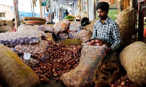 പാവപ്പെട്ടവര്‍ക്ക് സൗജന്യ ഉള്ളി വിതരണവുമായി സംഘടനകള്‍