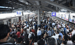 പ്ലാറ്റ് ഫോം ടിക്കറ്റിലൂടെയും, പരസ്യങ്ങളിലൂടെയും റയില്‍വേ നേടിയത് 370 കോടിയെന്ന് കേന്ദ്രം