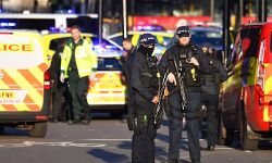 ലണ്ടനില്‍ കത്തിയാക്രമണം; രണ്ടു പേര്‍ കൊല്ലപ്പെട്ടു, നിരവധി പേര്‍ക്ക് പരിക്ക്, ആക്രമിയെ പോലിസ് വെടിവെച്ചു കൊന്നു