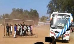 സ്‌കൂള്‍ ഗ്രൗണ്ടിലെ അഭ്യാസ പ്രകടനം; രണ്ട് ടൂറിസ്റ്റ് ബസ്സുകള്‍  പിടിച്ചെടുത്തു, ഡ്രൈവര്‍മാരുടെ ലൈസന്‍സ് റദ്ദാക്കും