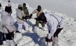 സിയാച്ചിനില്‍ മഞ്ഞുമല ഇടിഞ്ഞുവീണ് സൈനികര്‍ മരിച്ചു; മൂന്നുപേര്‍ക്ക് പരിക്ക്