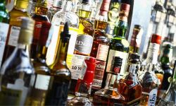 ഗുജറാത്തില്‍ ഗാന്ധിജി സ്ഥാപിച്ച സ്‌കൂളില്‍നിന്ന് അഞ്ചുലക്ഷത്തിന്റെ മദ്യശേഖരം പിടികൂടി